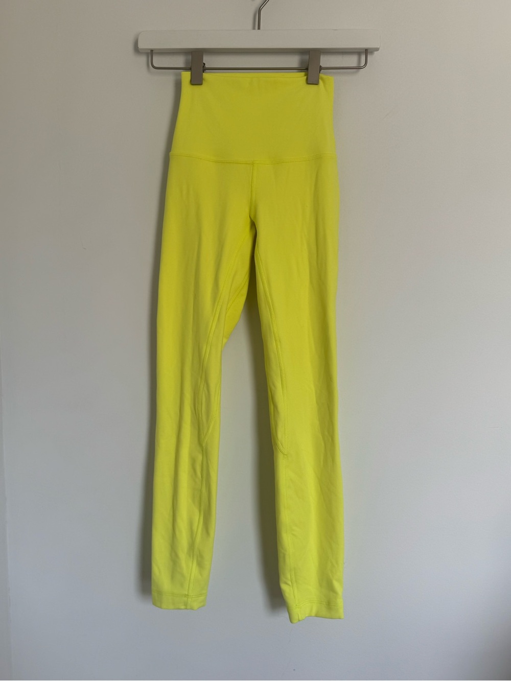 High-Waist Performance Leggings- Neon Yellow - Picture 4 of 6